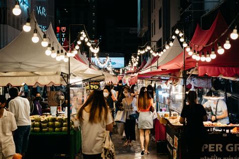 Night market .